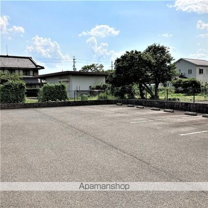 フローラルコートＤＳ[2LDK/58.4m2]の駐車場1