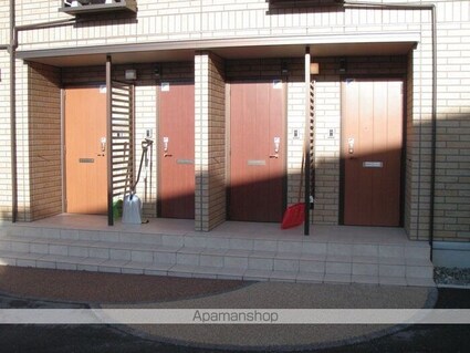 セジュール八幡イースト[2LDK/66.11m2]のエントランス