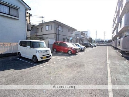ヴァン・ヴェール久米[3DK/62.47m2]の駐車場2