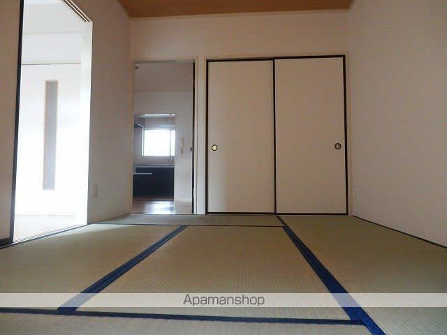ロイヤルヒルズ高丘の内装写真