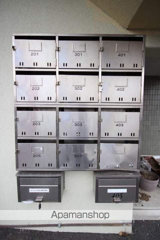 あいらんど花繰 A棟の玄関写真