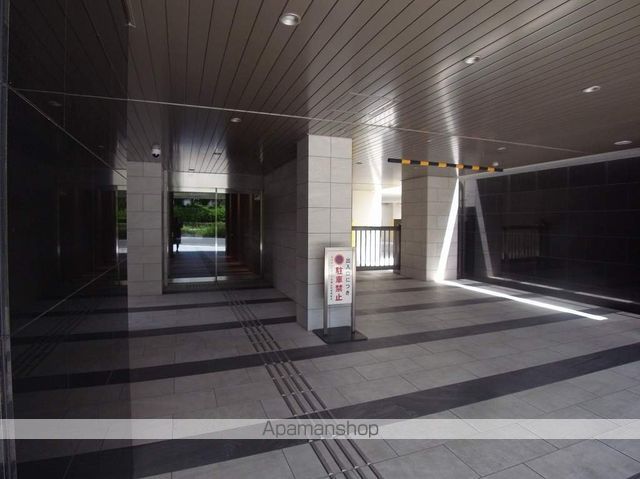 ファインフラッツ京都山科の玄関写真
