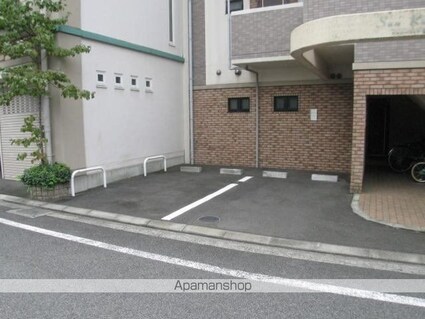 サンローズィア緑町[1K/30m2]の駐車場