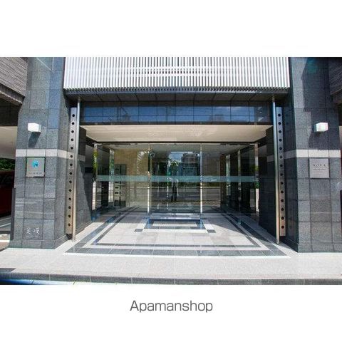 ノヴァ知事公館前の外観写真