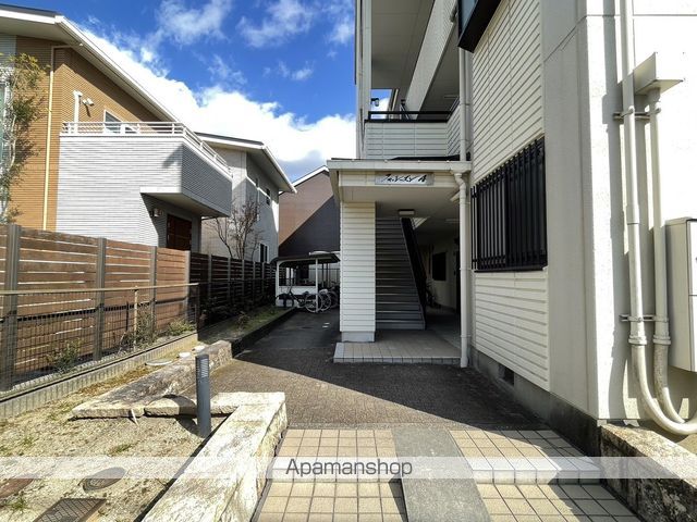 フォーシーズンAの玄関写真