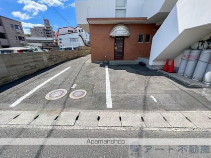 小坂東ハイツ[1K/19.44m2]の駐車場2