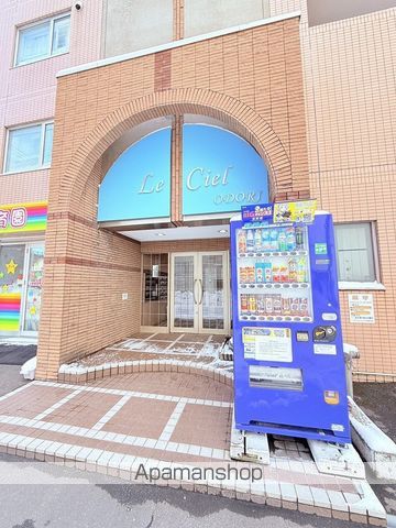 LE CIEL大通の玄関写真