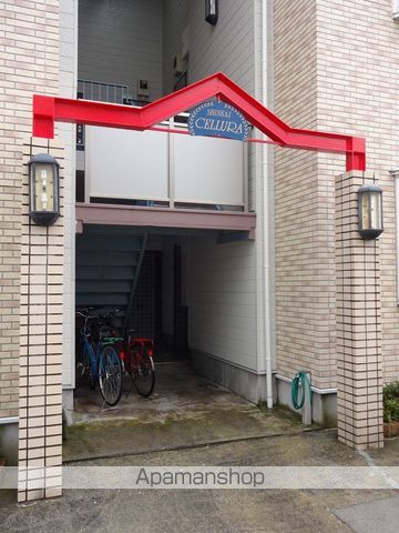 信開セルーラ駒見2の玄関写真