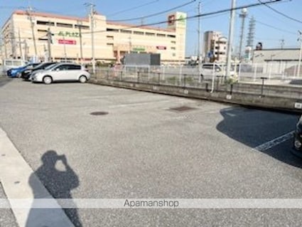 コーポ・ロイヤル[2LDK/60.72m2]の駐車場