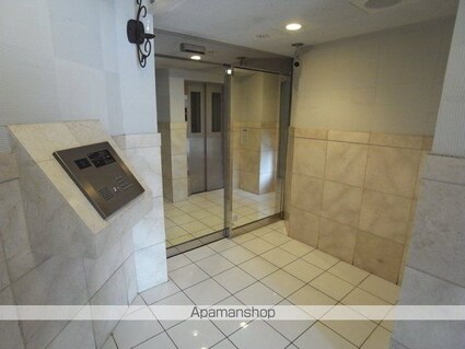 東京都新宿区弁天町[1R/23.26m2]のエントランス1