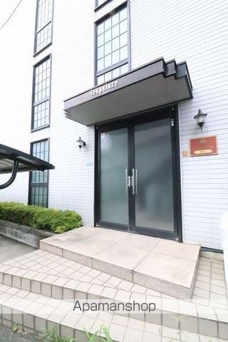 レオパレス拝島町の玄関写真