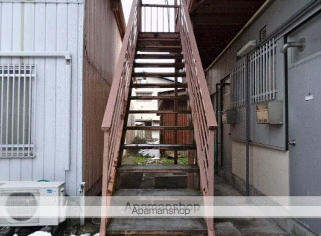 さつきアパートの玄関写真