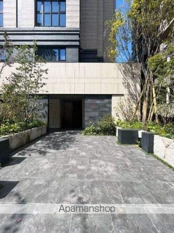プレミスト赤坂けやき通りの玄関写真
