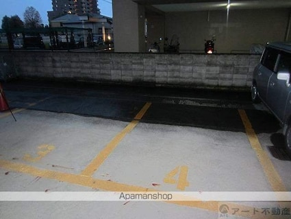 サウンドピア松山Ⅰ[1K/20.3m2]の駐車場