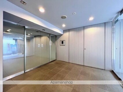 東京都渋谷区西原１丁目[1LDK/49.66m2]のエントランス