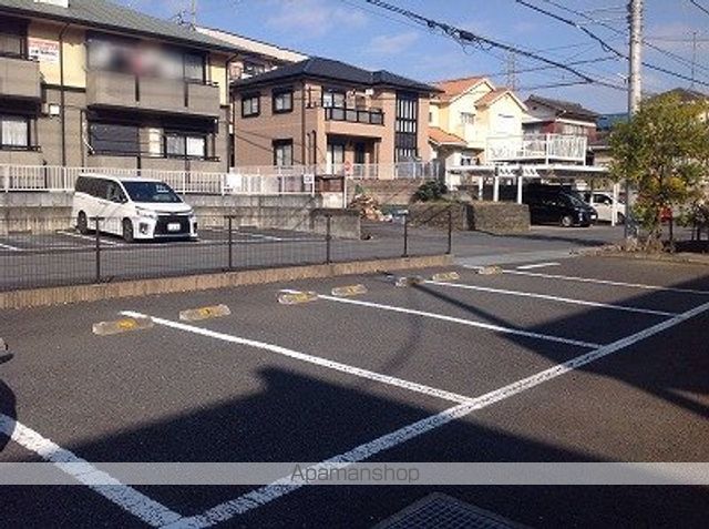 レオネクストヴァンベール[1K/26.08m2]の駐車場