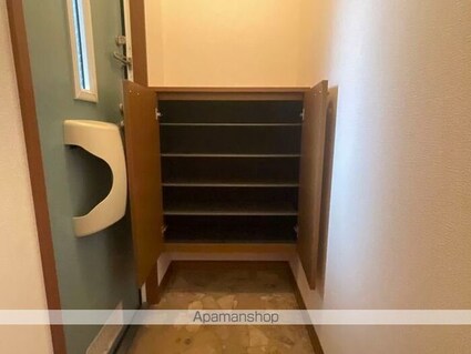 Ｃｏｚｙ　Ｃｏｕｒｔ　Ａ棟[2DK/50.42m2]の玄関4