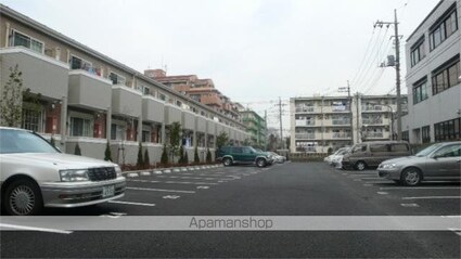 ヴィラージュ志伊[1R/25.67m2]の駐車場2