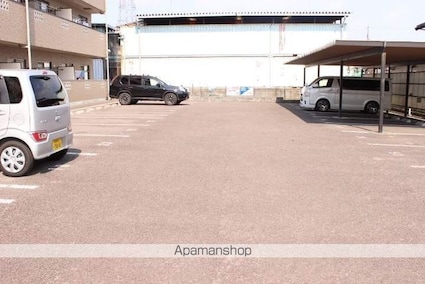 ＥＡＳＴ[2LDK/62.4m2]の駐車場1