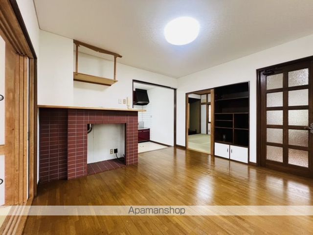 函館市 2階建 築39年の内装写真