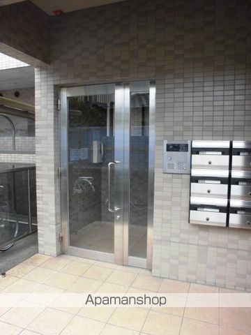 エクラフェリークの玄関写真