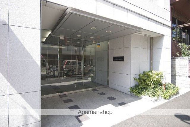 レジディア幡ヶ谷の玄関写真