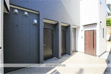 東京都新宿区若葉２丁目[1K/28.65m2]のエントランス1