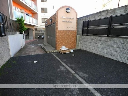 フォーシーズンズ・八柱[1K/26.95m2]の駐車場