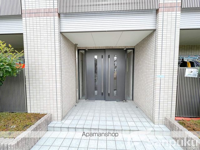 フィネス白方の玄関写真