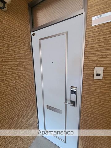 ロイヤルコート浜松町の玄関写真