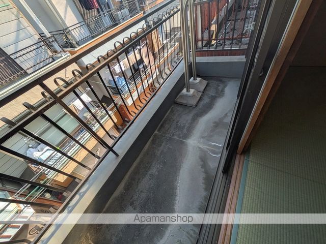 近鉄難波・奈良線 八戸ノ里駅 徒歩11分 3階建 築44年の内装写真