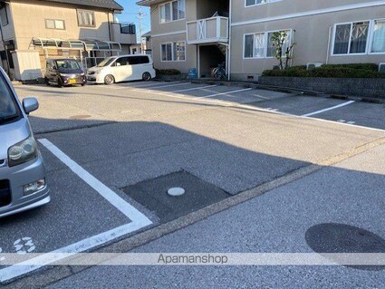 メゾンシャローム[3DK/46.75m2]の駐車場