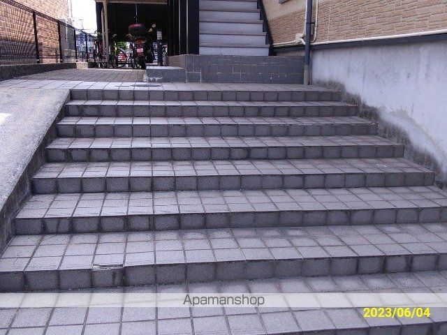 レオパレスAYANEの玄関写真