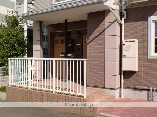 キャンパニュールA棟の玄関写真