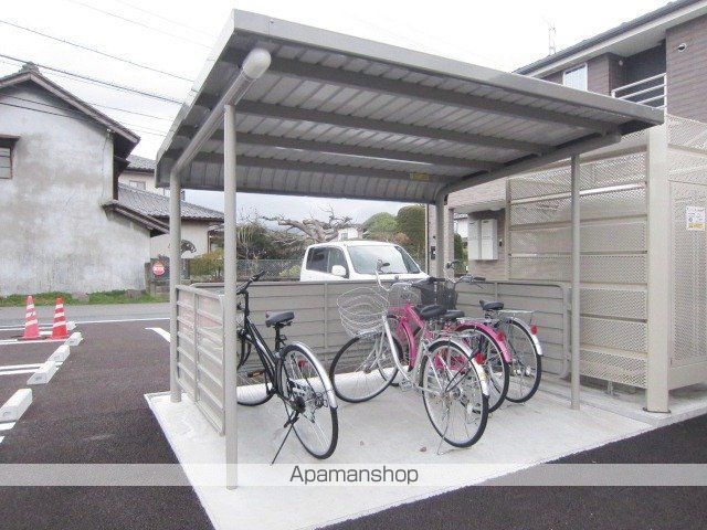 長野市 2階建 築12年の玄関写真