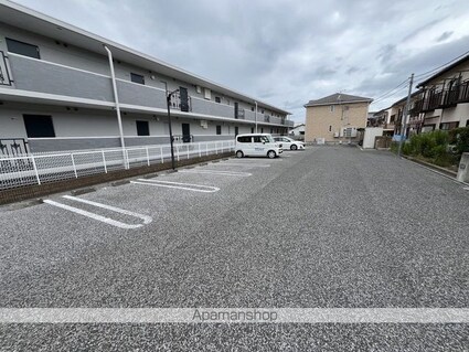 プリムローズ・キャッスル[1LDK/42.55m2]の駐車場3