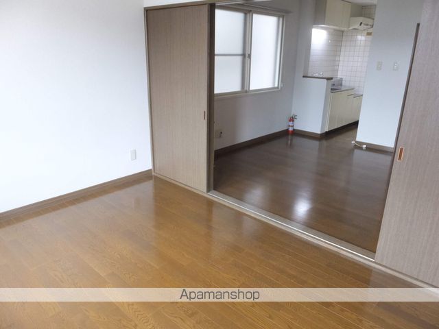 シャネル月寒の内装写真