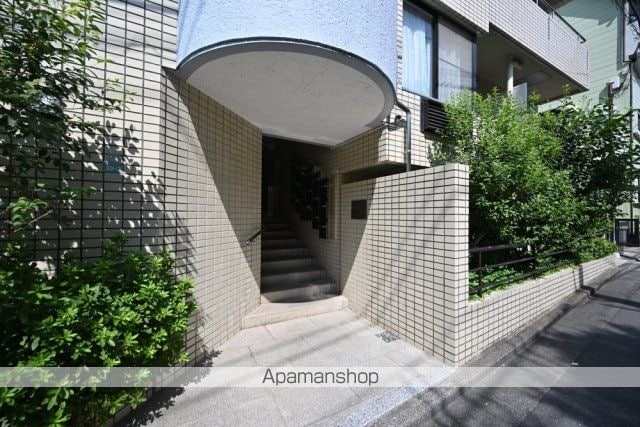 ラミアール都立大の玄関写真