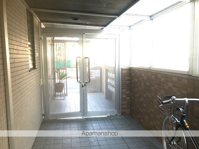 グラン高円寺の玄関写真