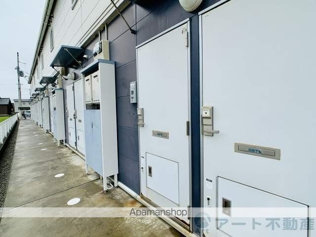 レオパレスフレンドの玄関写真