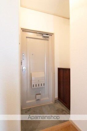 ヴィラ・アンソレイエ東温Ⅱ[1R/31.5m2]の玄関