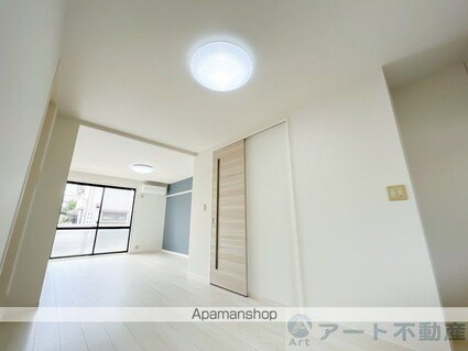 ディアス芳居　Ｂ棟[2LDK/54.9m2]のリビング・居間