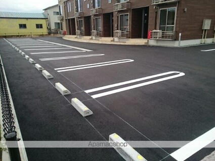 メイプル　Ⅰ[2LDK/61.88m2]の駐車場