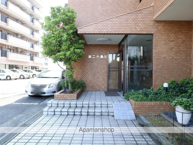 第二小島ビルの玄関写真