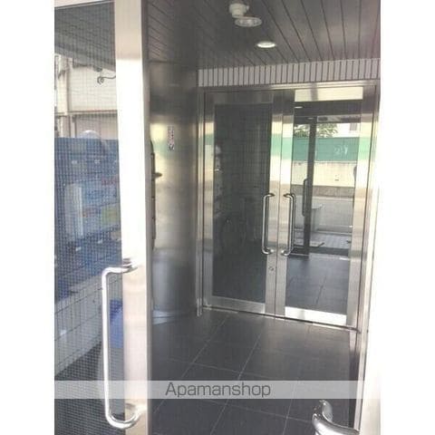 ティーホームズ新大阪の玄関写真