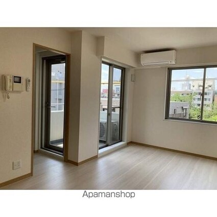 ヒルトップ北沢[1R/32.3m2]のリビング・居間1