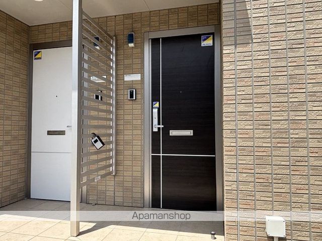 グレースフィーノ AB棟 B棟の玄関写真
