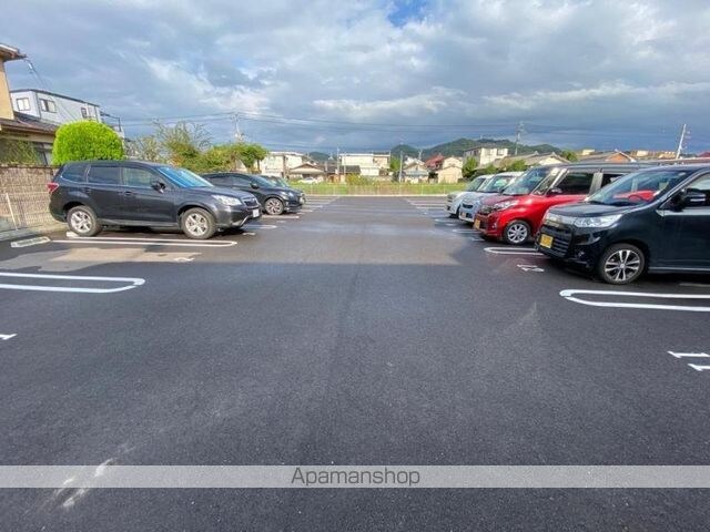 香川県高松市新田町甲[2LDK/59.58m2]の駐車場