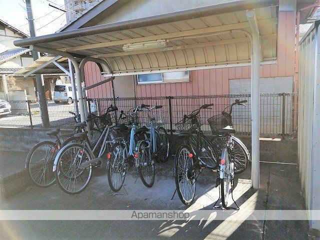 レオパレスボヌールの玄関写真