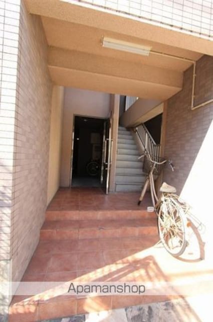 香川県高松市栗林町１丁目[1K/25.06m2]のエントランス